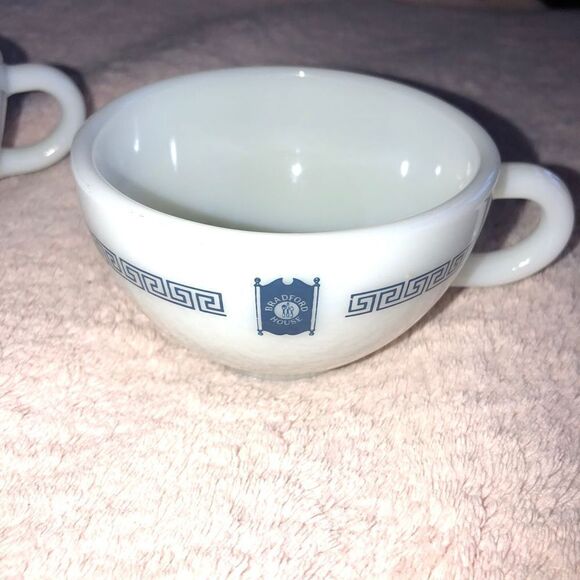 𝅺VINTAGE WT Grants Bradford House Restaurant Coffee Tea Mugs 6oz Set of 2 - Picture 1 of 7
